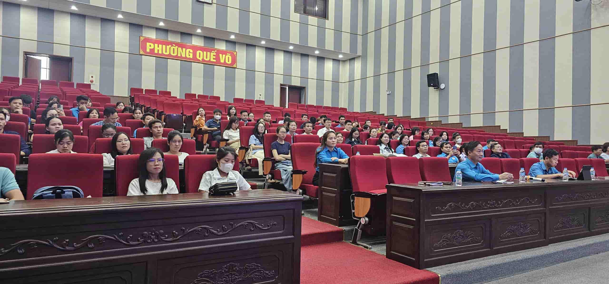 The conference recorded 16 speeches, exchanges, and recommendations from the Chairmen of grassroots Trade Unions. Photo: Quyet Chien.