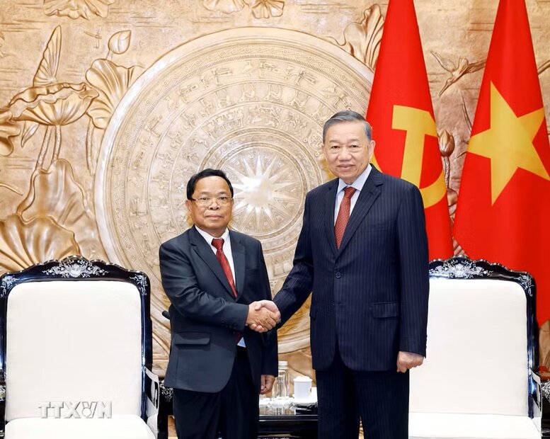 General Secretary and President To Lam receives Politburo member, Deputy Prime Minister, Minister of Justice of Laos Khamphan Phommathat. Photo: VNA