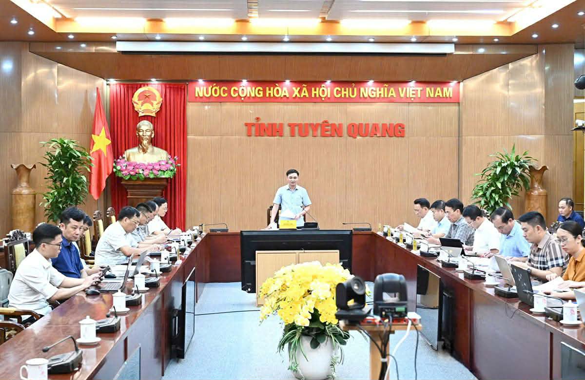 Meeting of Task Force 1496 to review and comprehensively assess planning, land, and finance for surplus houses and land facilities in Tuyen Quang province. Photo: Trang Tam