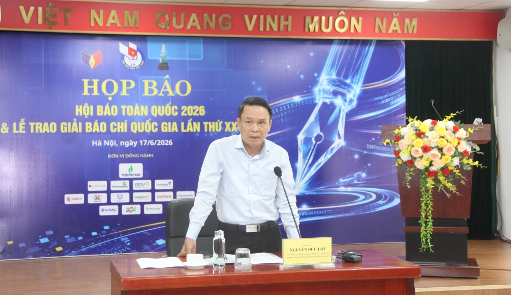 Former Member of the Party Central Committee, Standing Vice Chairman of the Vietnam Journalists Association chairs a press conference to introduce key activities of the press on the occasion of the 101st anniversary of Vietnamese Revolutionary Press Day. Photo: Pham Dong