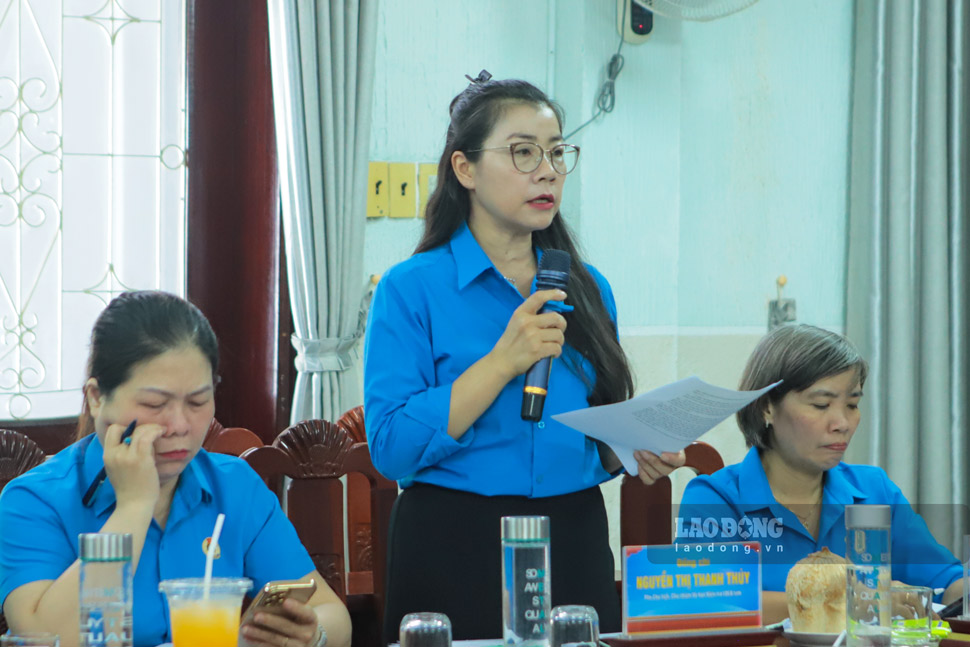 Gia Lai Provincial Trade Union raised many recommendations on increasing authority for grassroots levels, perfecting trade union mechanisms and digital transformation... with the Survey Delegation of the Vietnam General Confederation of Labor. Photo: Hoai Phuong