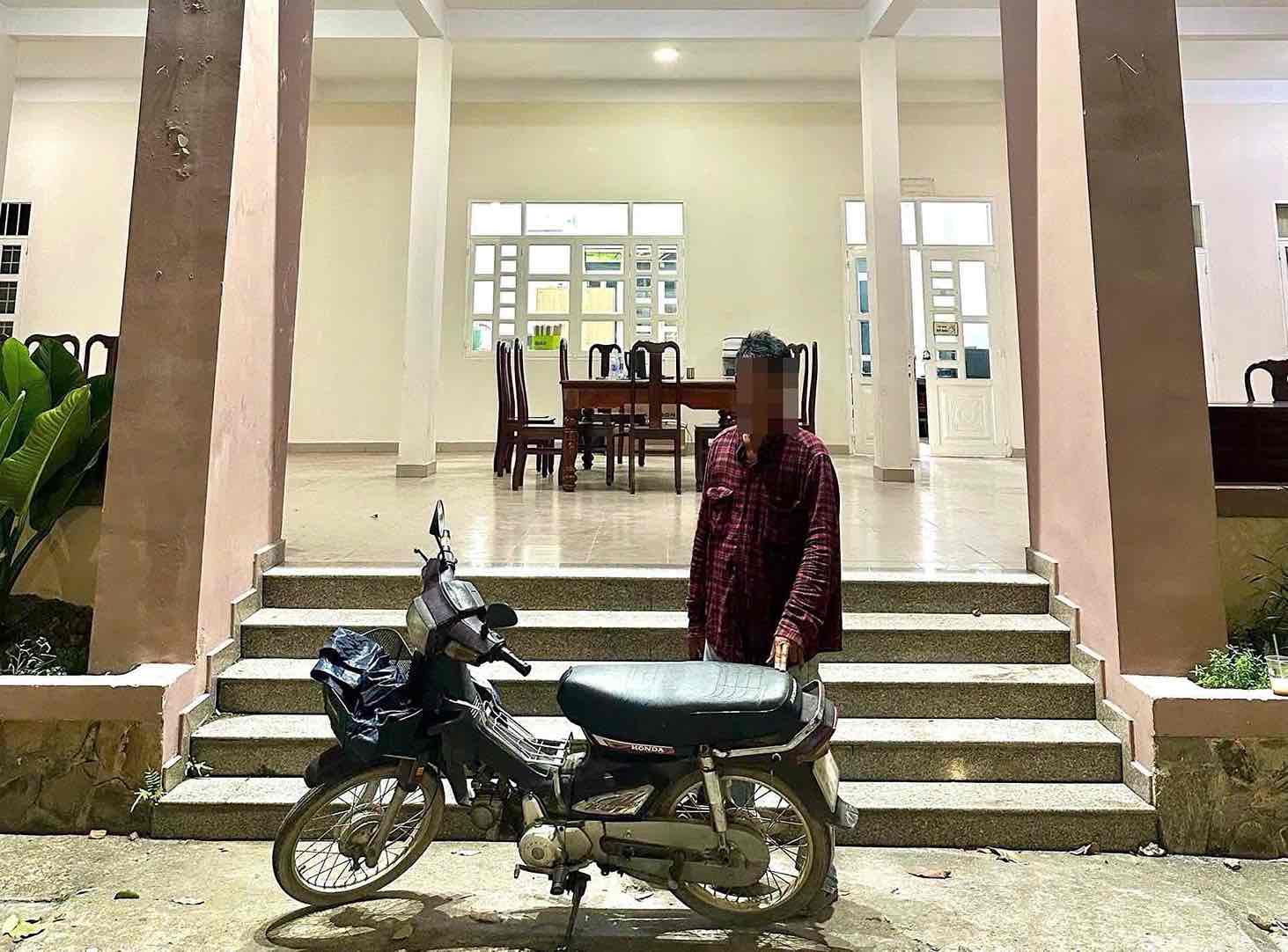 Đối tượng Đ.T.H cùng phương tiện liên quan vụ tai nạn giao thông. Ảnh: Công an TP Đồng Nai