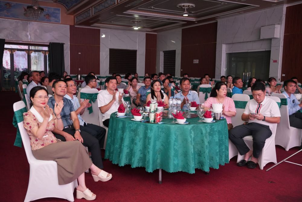 Nghe An Provincial Labor Federation organizes Gala Dinner "Happy Family - Trade Union Accompanying", honoring typical worker families. Photo: Nghe An Trade Union