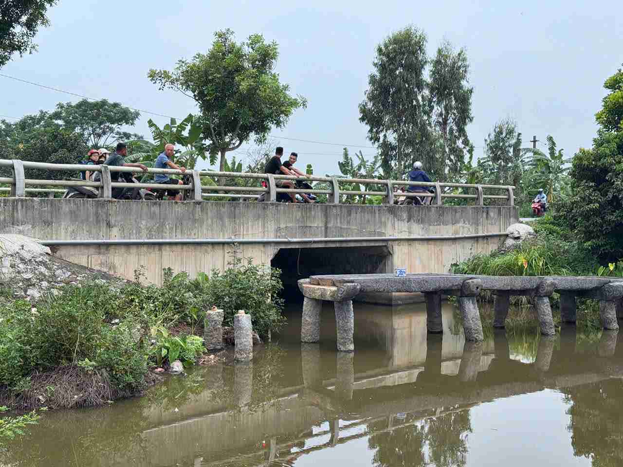 Le pont de pierre de Đồng Tràng est un ouvrage architectural en pierre antique construit au XIXe siècle. Photo: Hải Minh