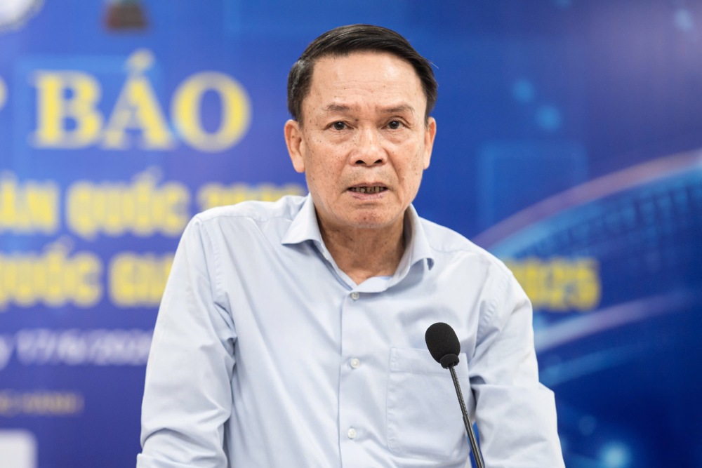 Phó Chủ tịch Thường trực Hội Nhà báo Việt Nam Nguyễn Đức Lợi chia sẻ tại họp báo. Ảnh: Phạm Đông