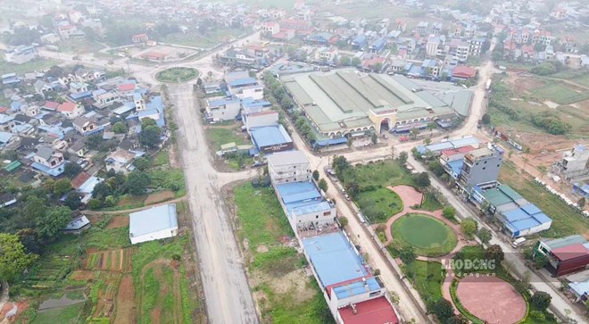 Auction of 17 plots of land in Thai Nguyen on June 26. Photo: Viet Bac
