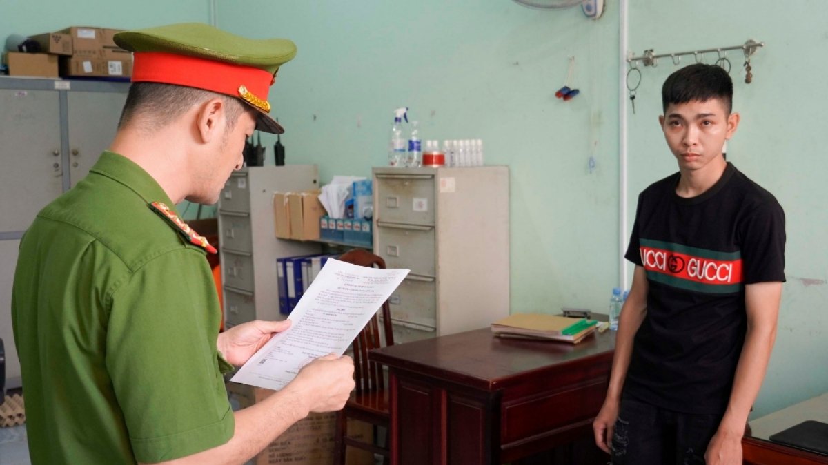 Bị can Lê Thanh Quốc Đạt (SN 1997) bị cơ quan công an khởi tố, bắt tạm giam để điều tra về hành vi tổ chức sử dụng trái phép chất ma túy. Ảnh: Hoàng Lộc
