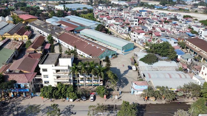 Ha Long Canned Food workers restore factory operations in Hai Phong. Photo: Hoang Khoi