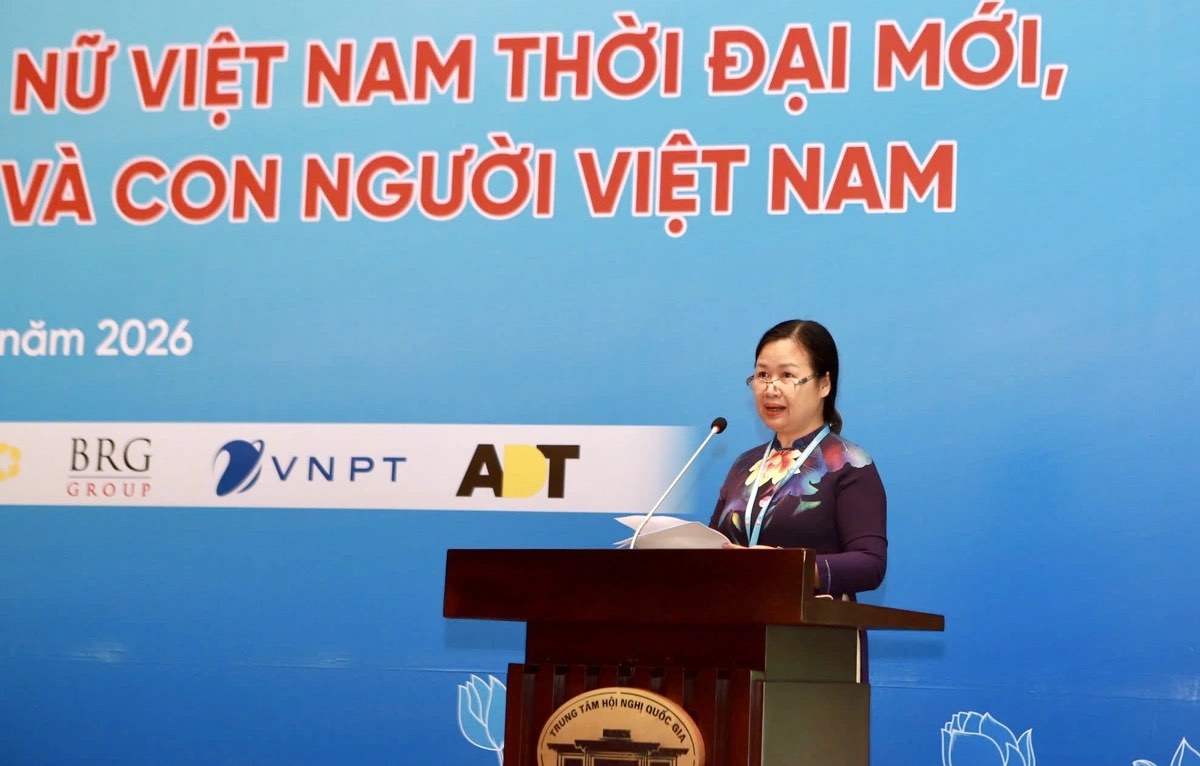 GS.TS. Lê Thị Thanh Nhàn - Nghiên cứu viên cao cấp, Viện Toán học, Viện Hàn lâm - Khoa học và Công nghệ Việt Nam phát biểu tham luận. Ảnh: BTC