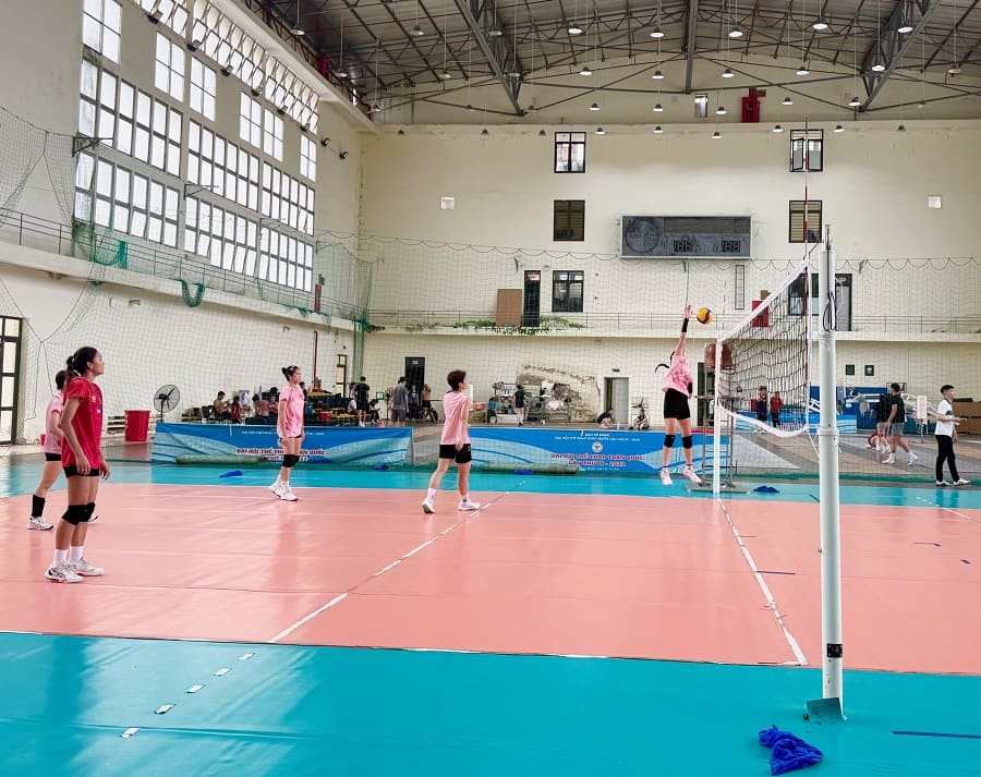 Đội tuyển bóng chuyền nữ U18 Việt Nam đang tập luyện tại Bắc Ninh. Ảnh: Hoài Việt