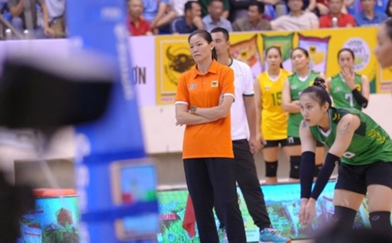 Coach Ngoc Hoa has started working with the Vietnam U18 women's team. Photo: VFV