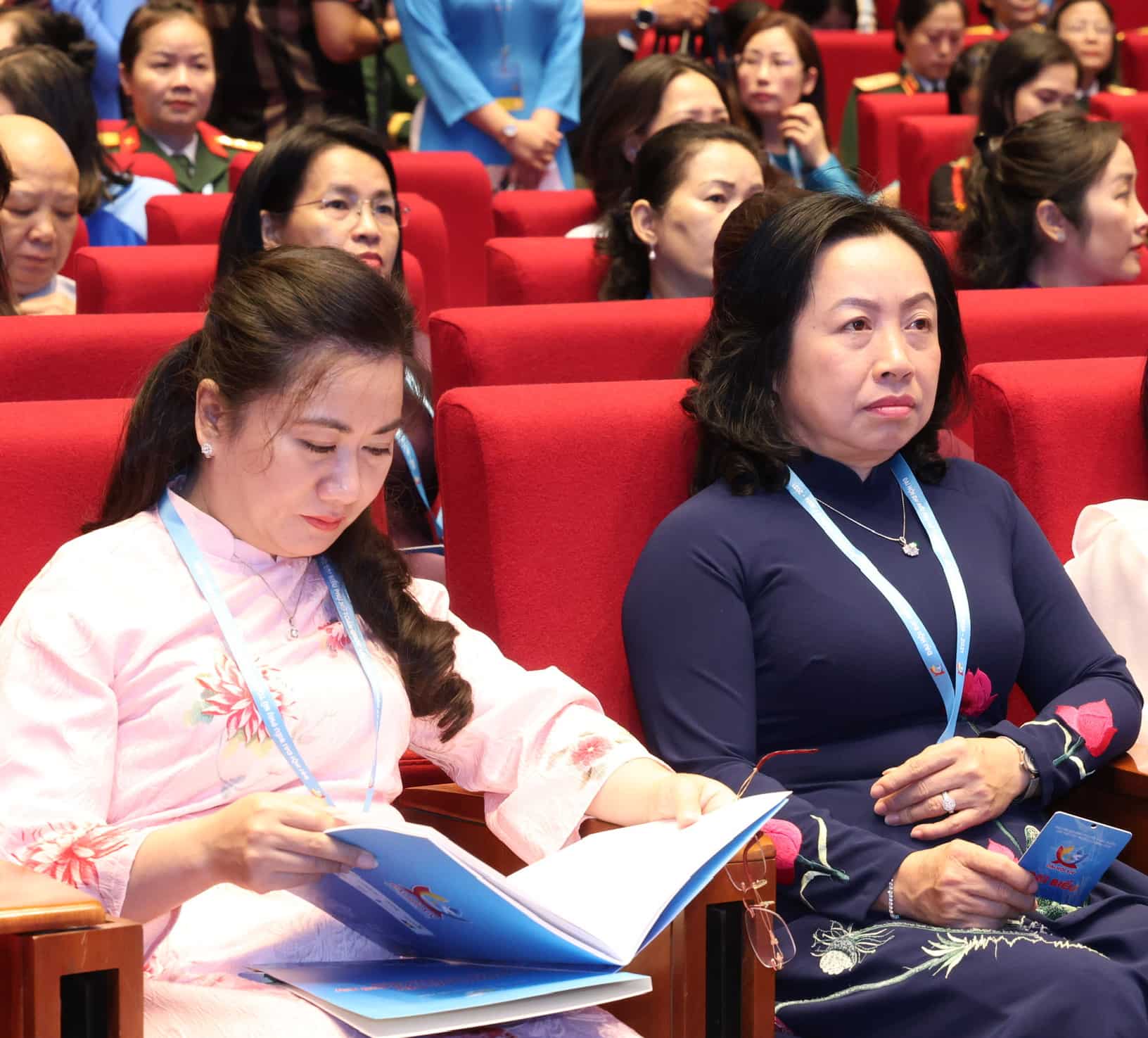 Ms. Thai Thu Xuong (right photo) - Vice President of the Vietnam General Confederation of Labor, Head of the Vietnam Trade Union delegation - attended the 14th National Congress of Women, term 2026-2031. The General Confederation sent a paper to the Congress with the theme: "Coordination in propaganda, mobilization, care, and development of the female labor force, contributing to the implementation of economic growth goals". Photo: Organizing Committee.