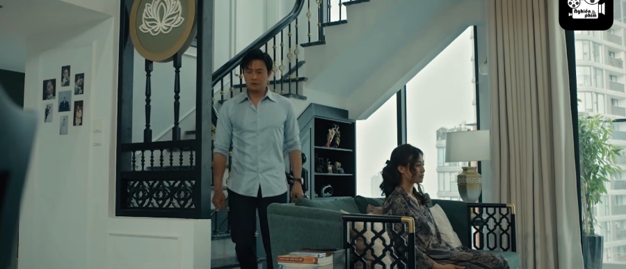Diệu thất vọng khi biết chồng ngoại tình trong tập 15 phim “Dưới ô cửa sáng đèn“. Ảnh: VFC