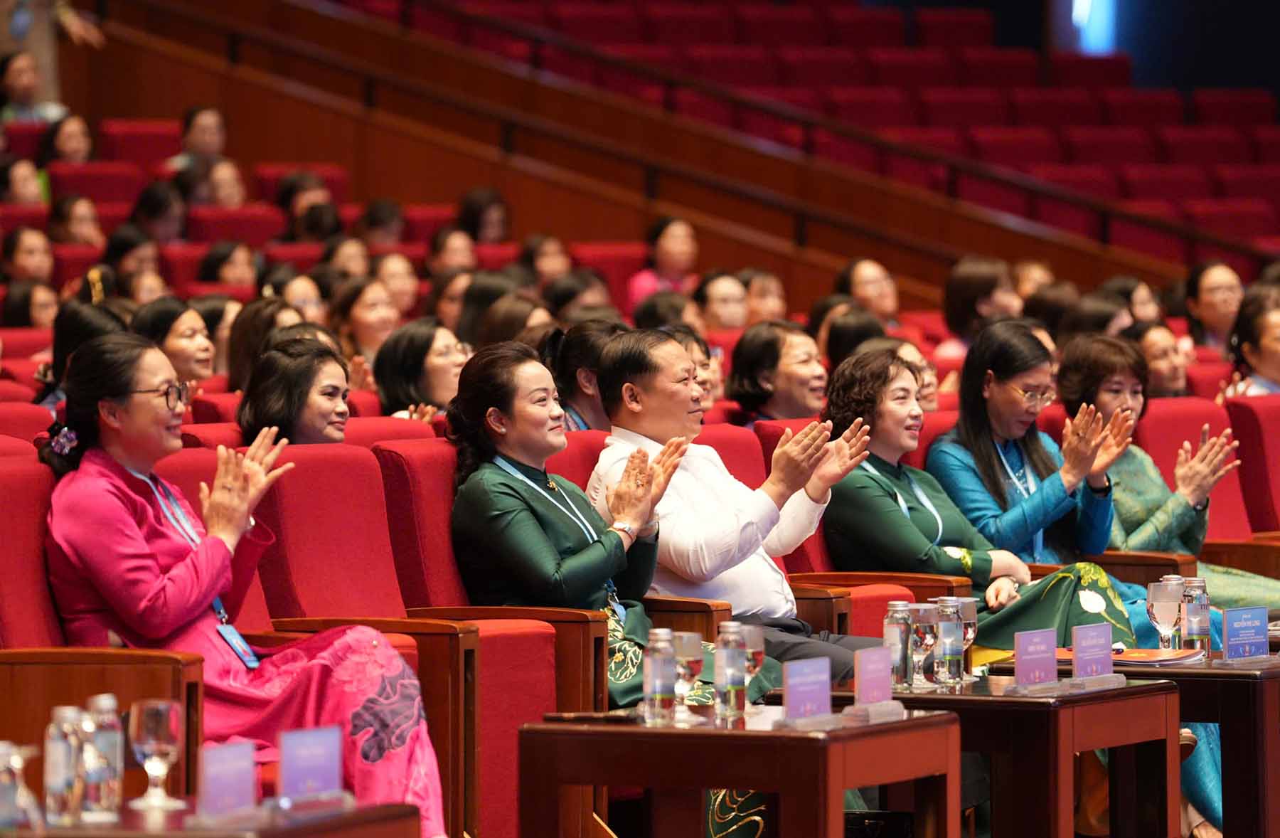 Mr. Nguyen Phi Long - Member of the Party Central Committee, Standing Deputy Secretary of the Party Committee of the Fatherland Front, Central mass organizations attending the Congress. Photo: Huu Chanh