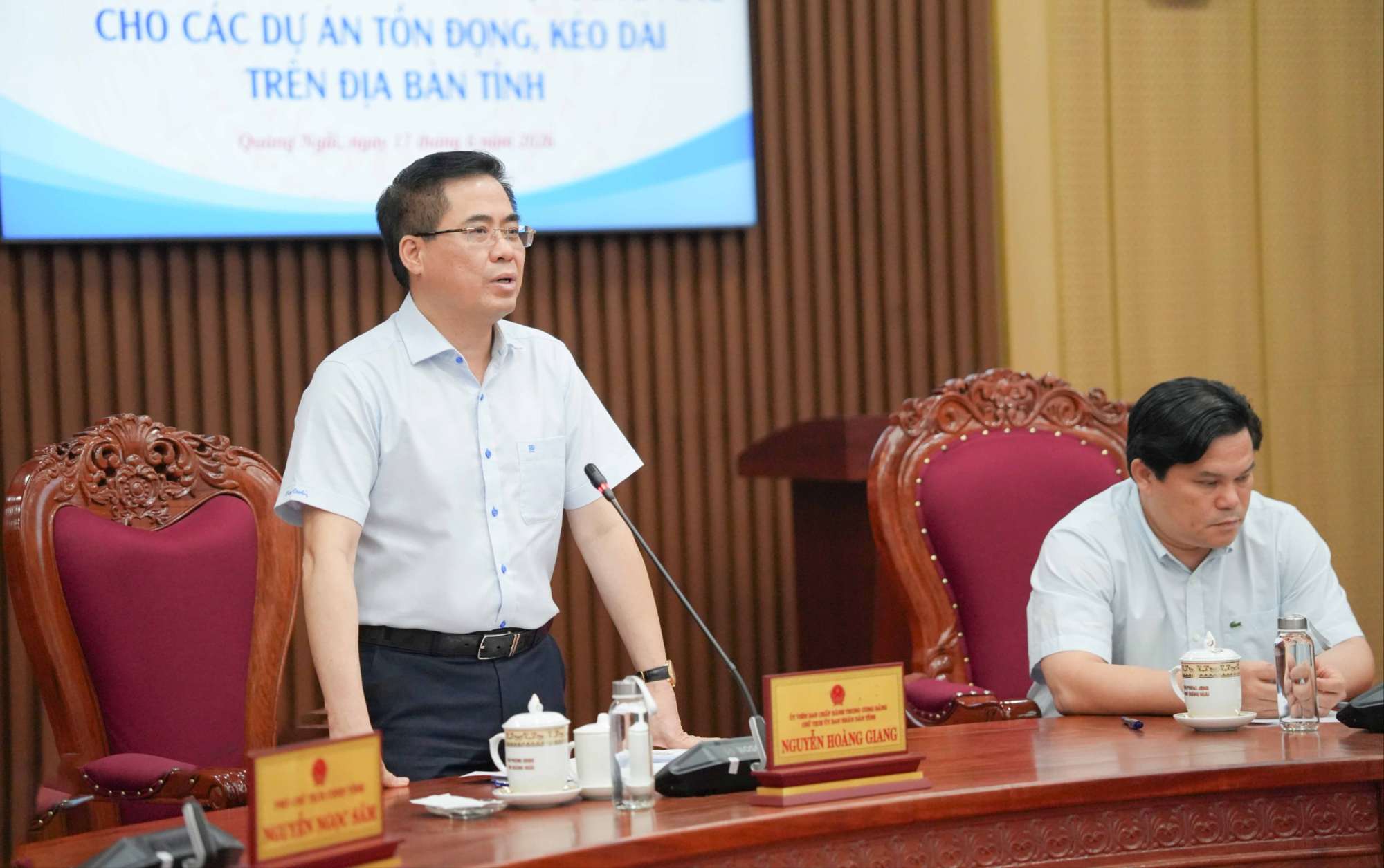 Ông Nguyễn Hoàng Giang - Ủy viên Trung ương Đảng, Chủ tịch UBND tỉnh Quảng Ngãi phát biểu chỉ đạo tại cuộc họp. Ảnh: Thiên Hậu