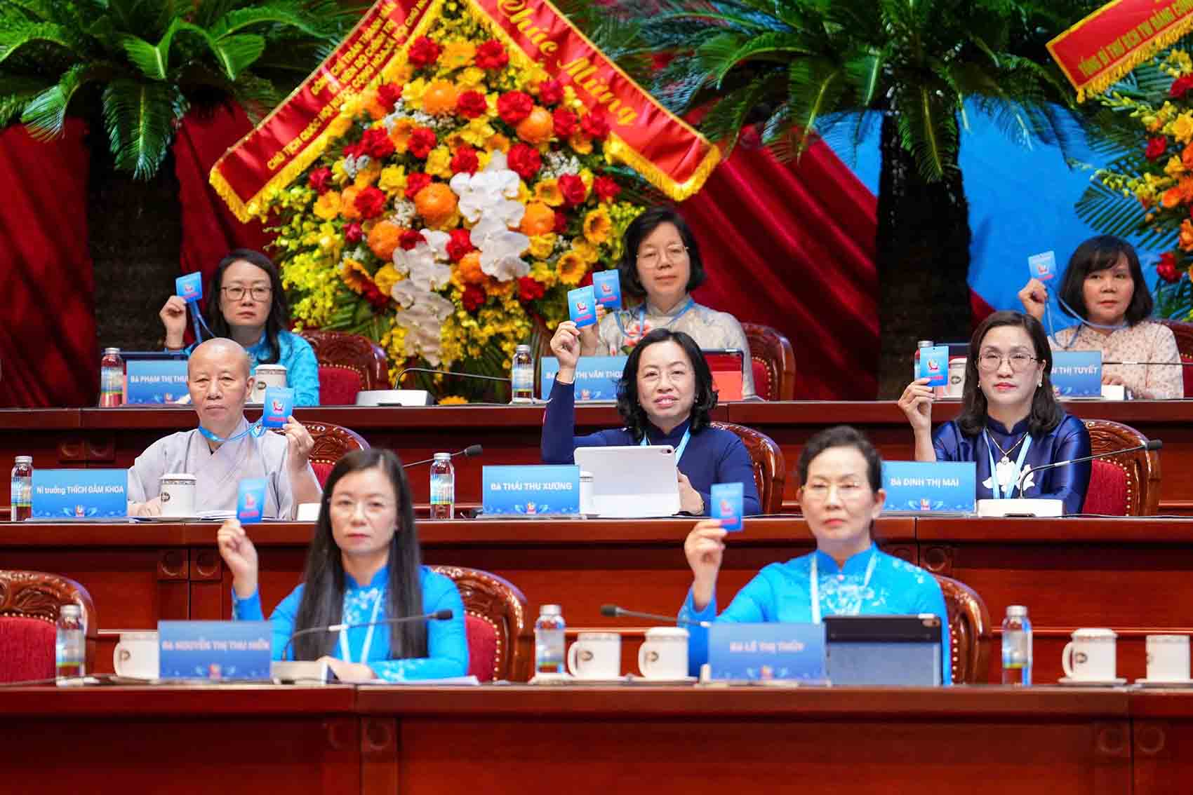 The Congress highly unanimously agreed on the number of members of the 14th Central Executive Committee of the Vietnam Women's Union, term 2026 - 2031, including 127 members, of which 111 members were elected at the Congress. Photo: Huu Chanh