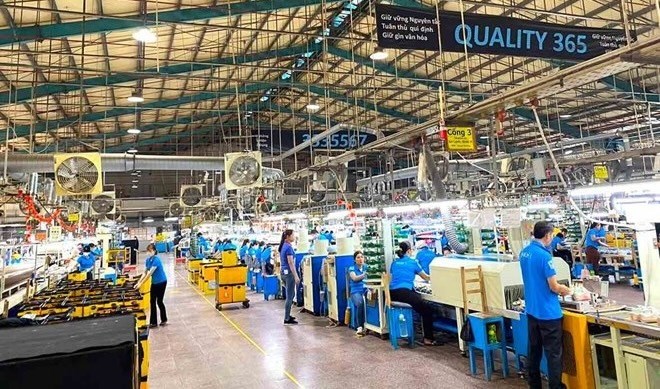 Công đoàn cơ sở Công ty Chang Shin Việt Nam TNHH thường xuyên mở các lớp học nâng cao trình độ cho công nhân lao động. Ảnh: HAC