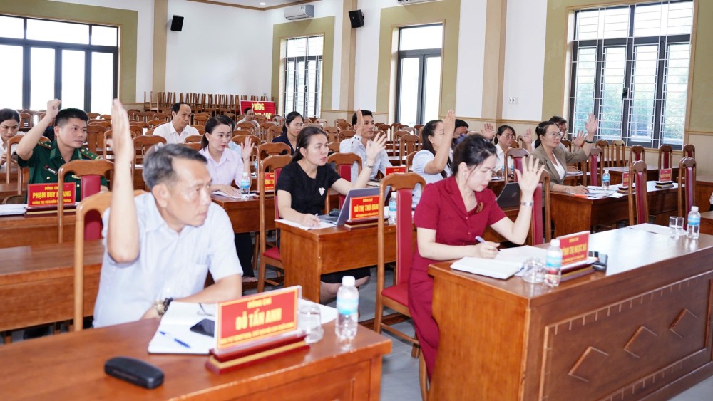 The Party Committee of Bac Cam Ranh Ward (Khanh Hoa) approved the project to arrange residential groups and the project to consolidate, arrange, and establish new residential group party cells. Photo: tinhuykhanhhoa. vn