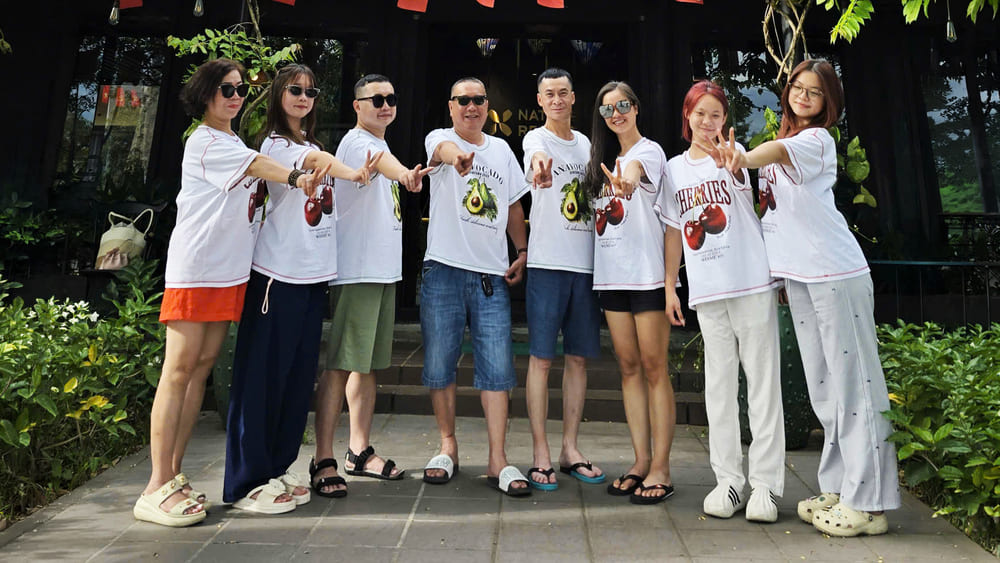 Participer à une excursion est l'une des activités qui contribuent à renforcer les liens avec les membres de la famille. Photo: Tuấn Đạt