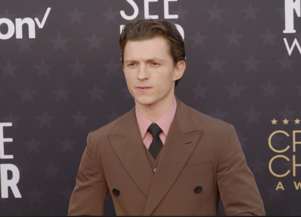 Tom Holland chuẩn bị cho viễn cảnh rời vai “Người Nhện“. Ảnh cắt từ video