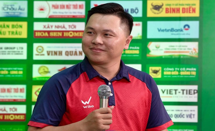 Commentator Tran Duyen. Photo: Character provided