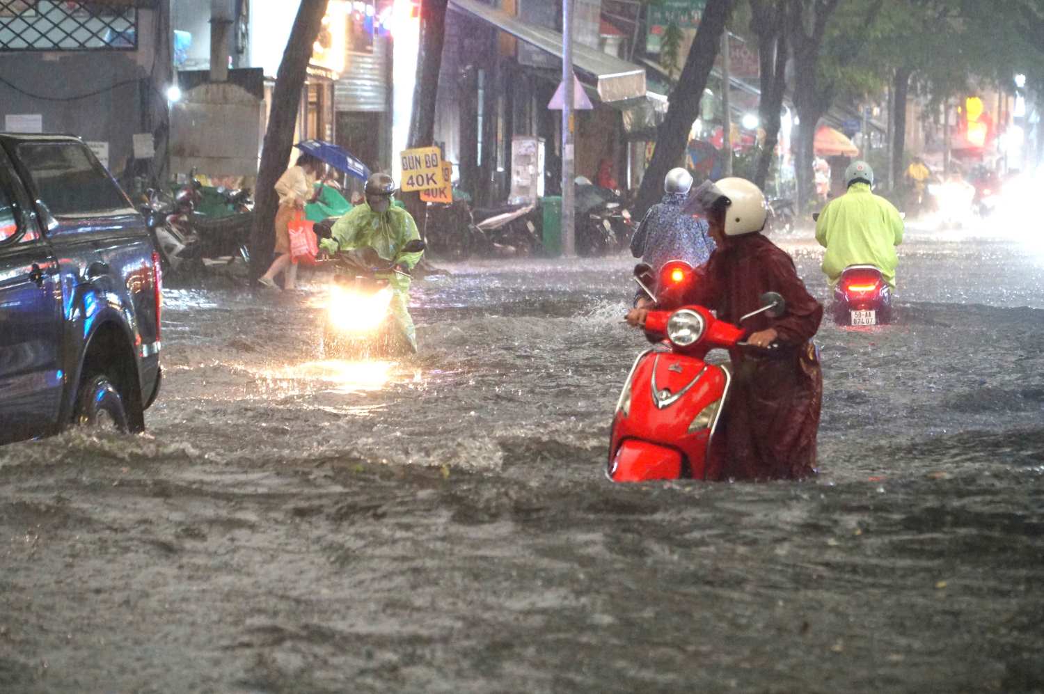 The whole of Ho Chi Minh City currently has 159 points that are frequently flooded. Photo: Minh Quan