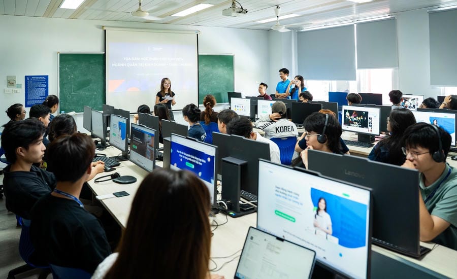 Class time of students of Thang Long University. Photo: Tuong Van