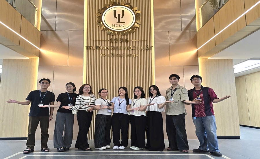 Students of the Intern Court Session Club of the Ho Chi Minh City University of Law Union. Photo: Nam Duong