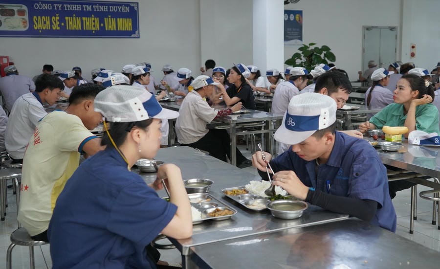 Workers of Sanhua Co., Ltd. enjoy lunch meals at the air-conditioned dining hall. Photo: Mai Dung