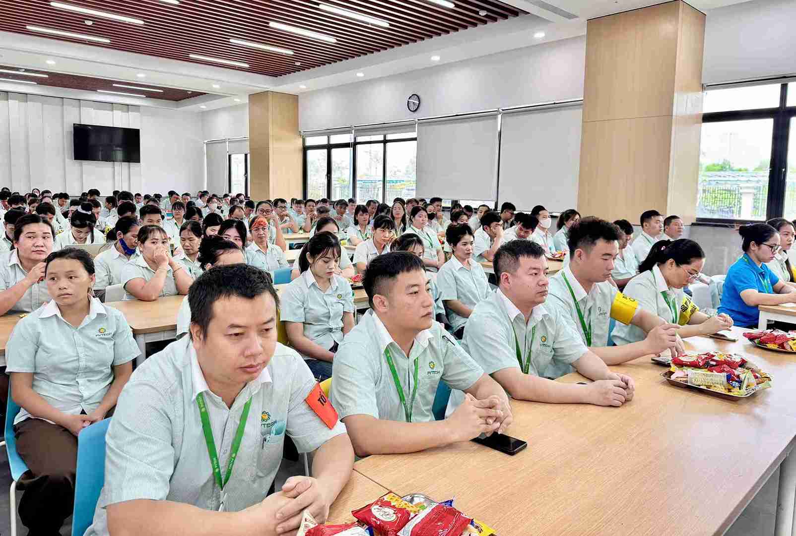Người lao động tham dự Lễ công bố. Ảnh: Cổng TTĐT TP Hải Phòng