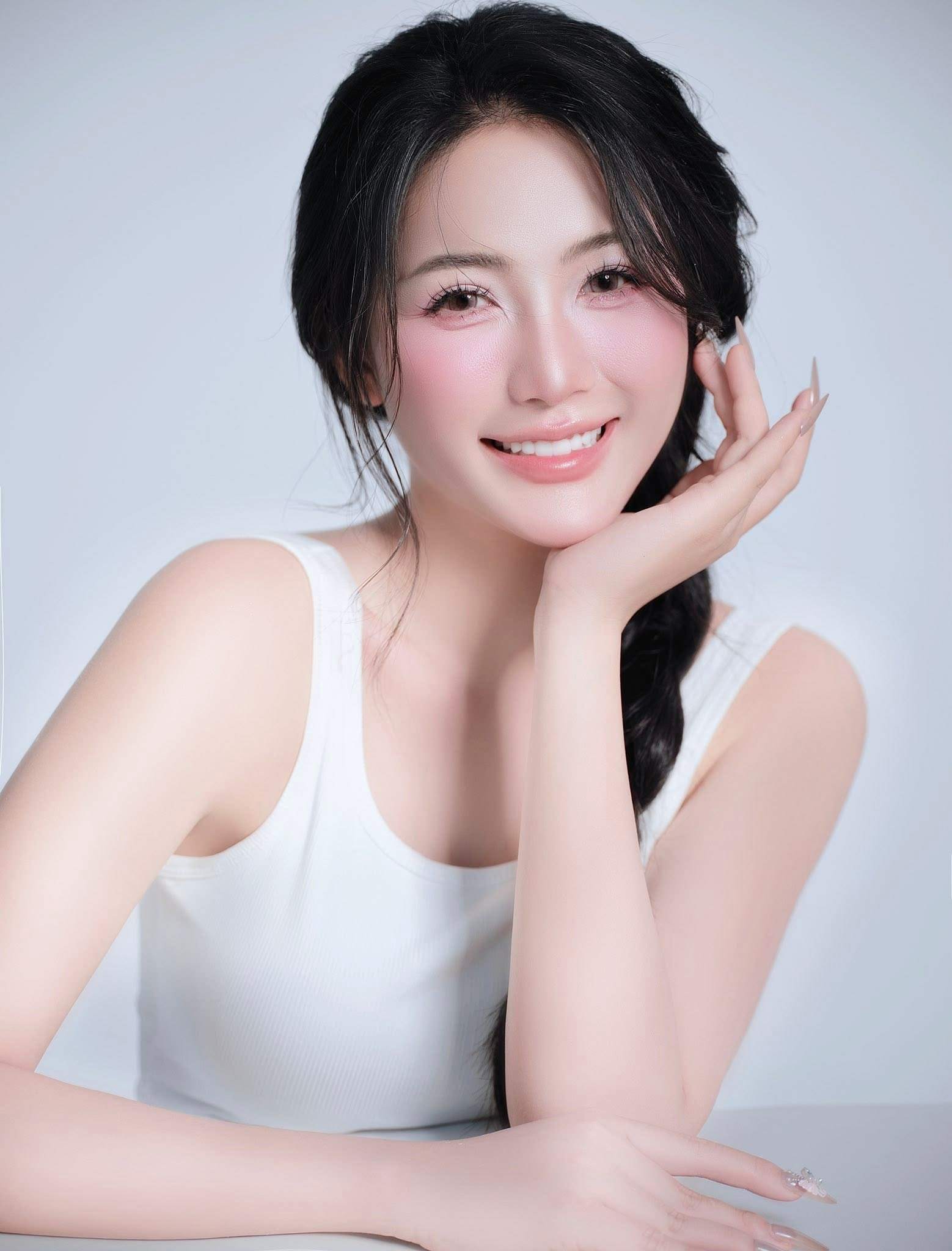 Không chỉ sở hữu ngoại hình nổi bật, Nông Thị Hằng còn gây thiện cảm bởi sự tự tin và tinh thần cầu tiến. Ảnh: NVCC