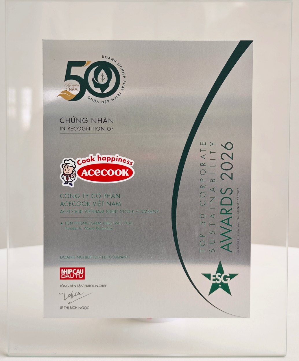 Acecook Việt Nam được vinh dnah tại hạng mục E - Tiên phong giảm thiểu rác thải. Ảnh: Acecook Việt Nam