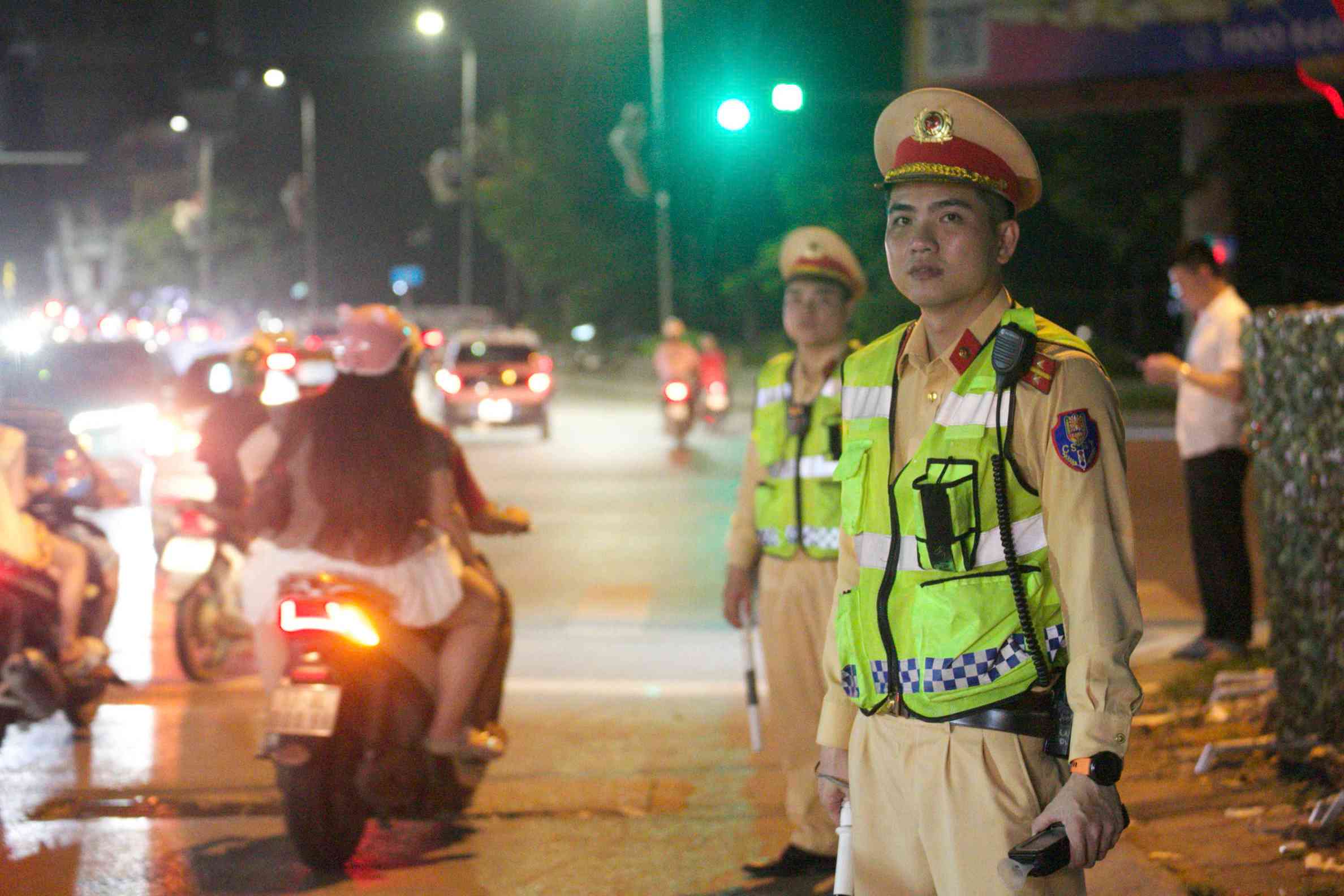 Hanoi traffic police continue to strengthen alcohol concentration checks, especially during the World Cup season. Photo: Tien Ngo