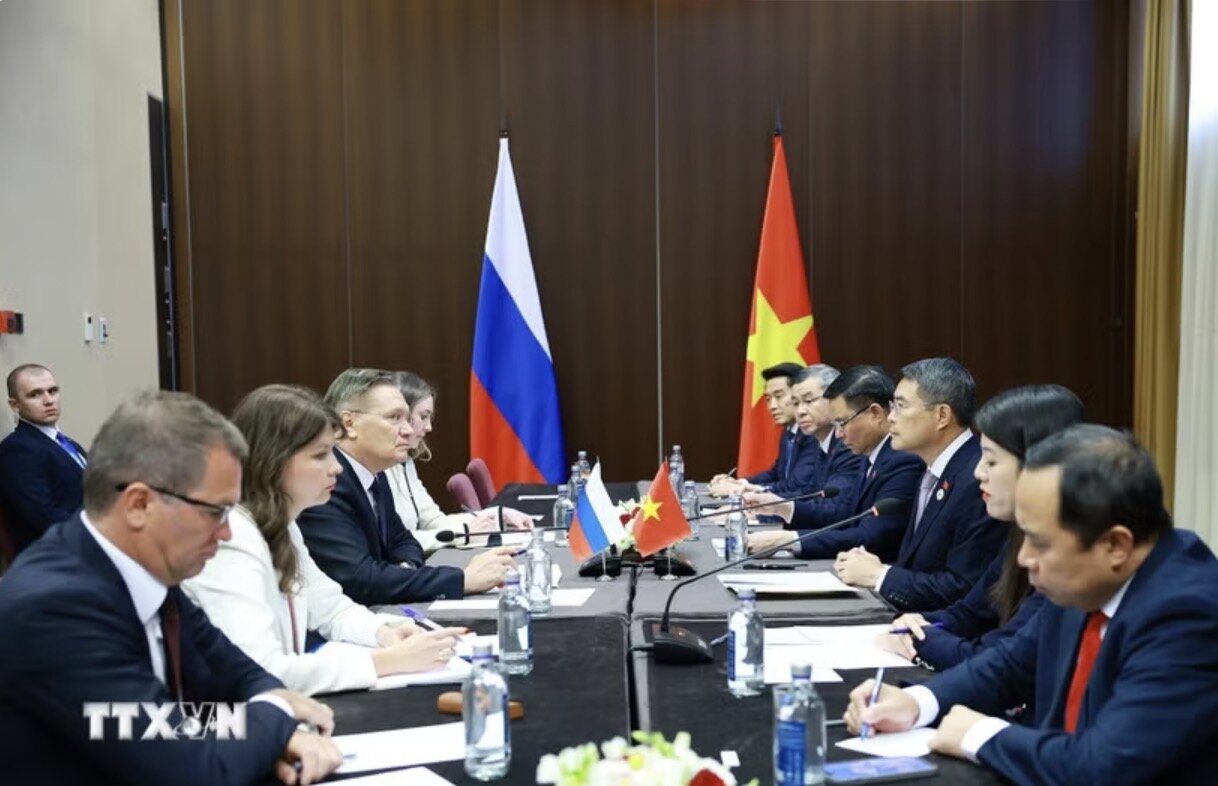 Politburo Member, Prime Minister Le Minh Hung receives Rosatom General Director A. Likhachev. Photo: VNA