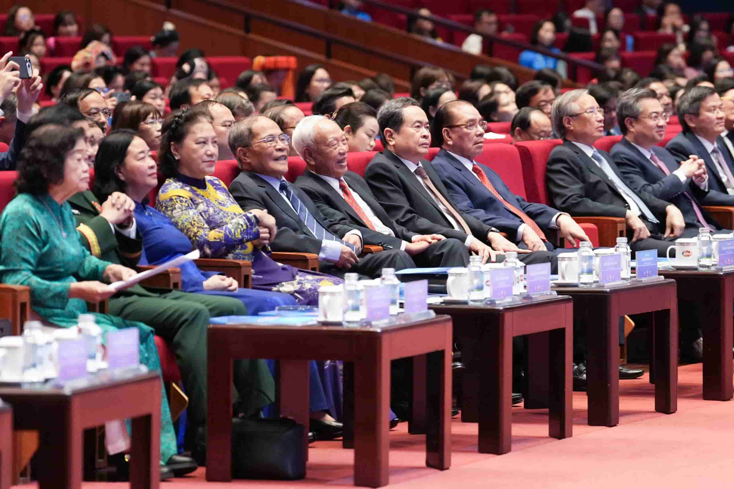 Lãnh đạo Đảng, Nhà nước dự Đại hội đại biểu Phụ nữ toàn quốc lần thứ XIV. Ảnh: Hữu Chánh.