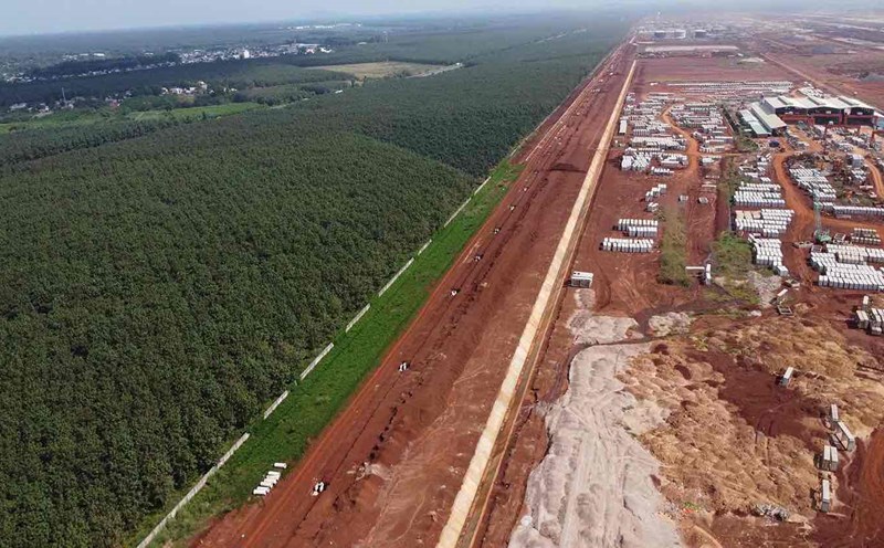 Fence protecting 5,000 hectares of land at Long Thanh airport. Photo: HAC