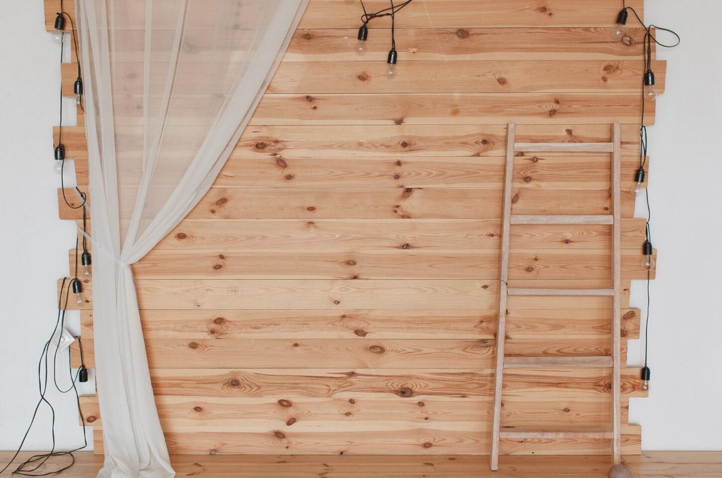 Homemade wooden wall helps change the appearance of the room quickly. Photo: Thuy Duong