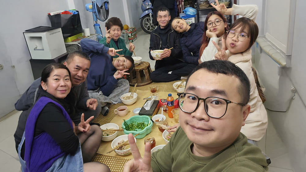 A cozy dinner with family will end a day full of love, connecting with each other. Photo: Tuan Dat