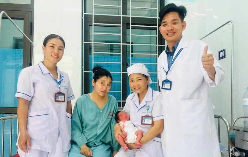 The pregnant woman was promptly rescued thanks to the hospital activating the red alert. Photo: Vinh Linh Regional General Hospital