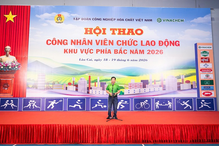 Ông Nguyễn Huy Thông, Chủ tịch Công đoàn Công nghiệp Hóa chất Việt Nam, phát biểu khai mạc Hội thao