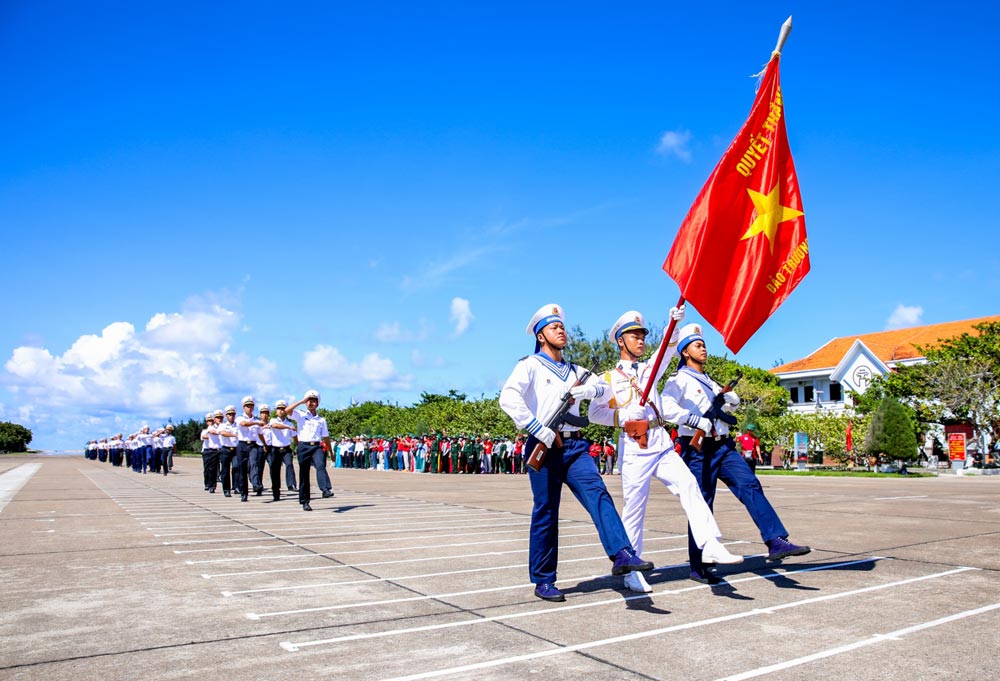 Soldiers of forces on duty on Truong Sa island participate in flag salutes and military parades. Photo: MINH CHAU