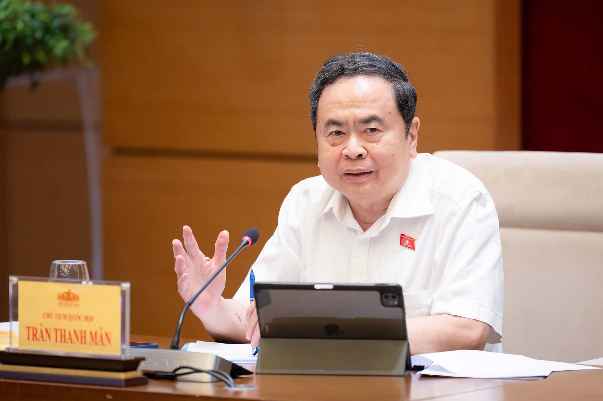 Politburo Member, National Assembly Chairman Tran Thanh Man signed and issued a Resolution establishing the Supervisory Delegation of the National Assembly Standing Committee on "The implementation of policies and laws on social insurance in the period 2021 - 2026". Photo: Pham Thang.