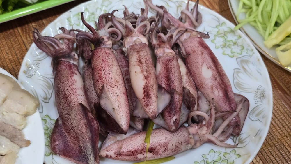 Secretos para cocinar calamar fresco y nutritivo para ayudar a cambiar el sabor de las comidas familiares. Foto: Tuan Dat