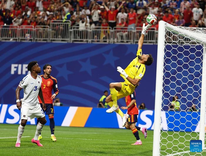 La impresionante actuación de Vozinha ante la selección española. Foto: Xinhua