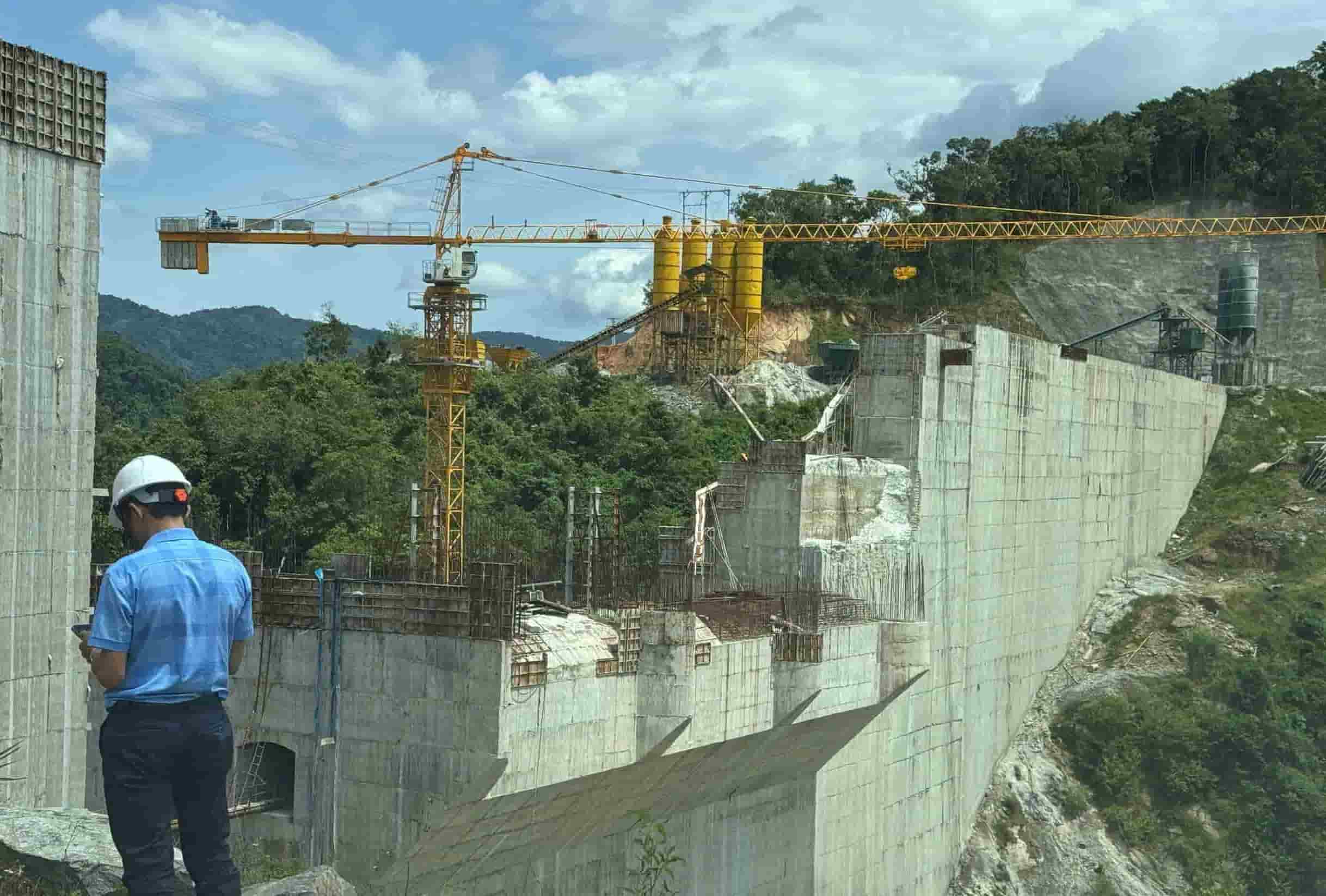 Power projects need to be made public to attract businesses to participate. Photo: Thanh Tuan