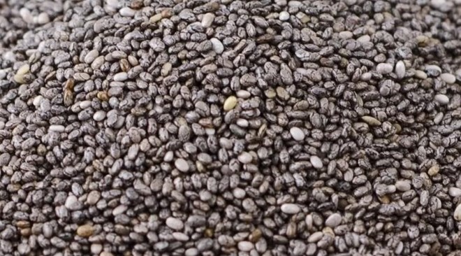 Chia seeds combined with other foods can help control blood sugar. Photo: Kieu Vu.