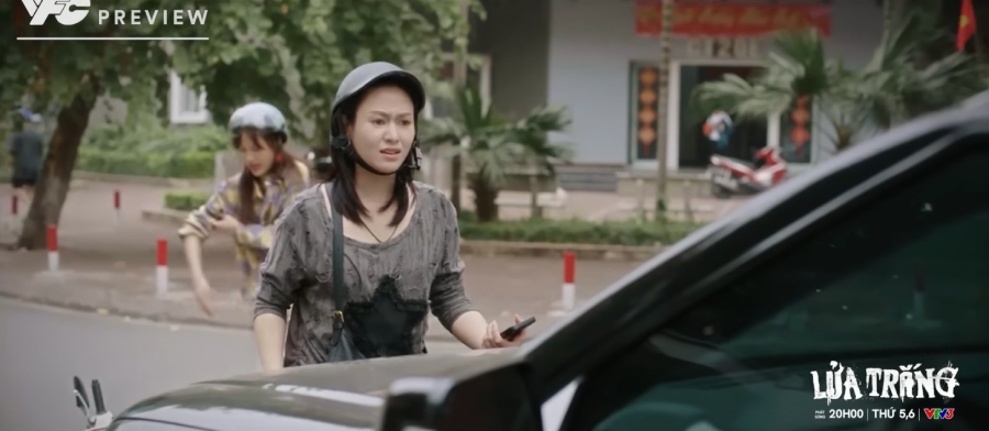 Mai để lại ấn tượng với Cương trong lần gặp đầu tiên trong tập 1 phim “Lửa trắng“. Ảnh: VFC.