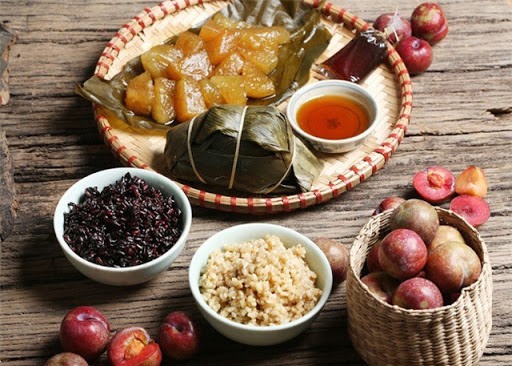 Suggestions for Tet Doan Ngo offerings. Photo: Khanh Ha