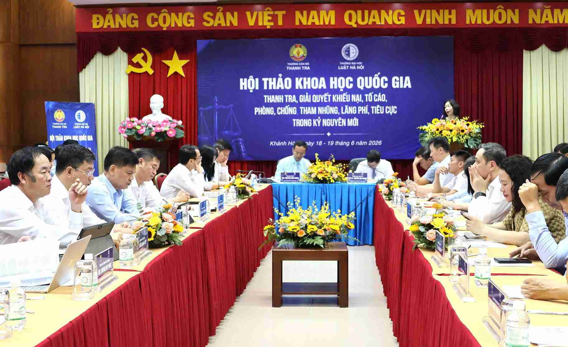 Images at the National Scientific Conference on Inspection held in Khanh Hoa. Photo: Huu Long