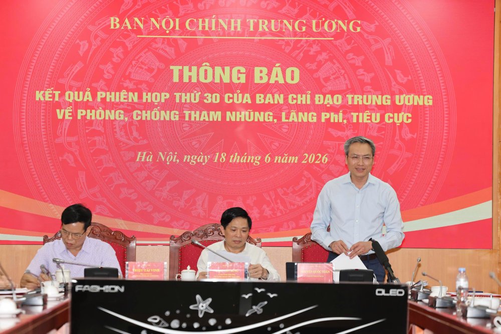 Major General Nguyen Quoc Toan, Chief of Office - Spokesperson of the Ministry of Public Security, spoke at the conference. Photo: Ai Van